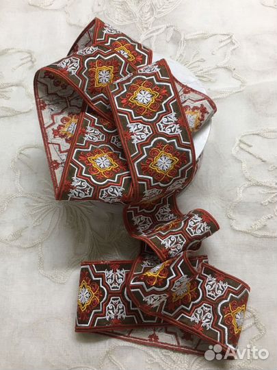 Декоративная тесьма с вышивкой метражом