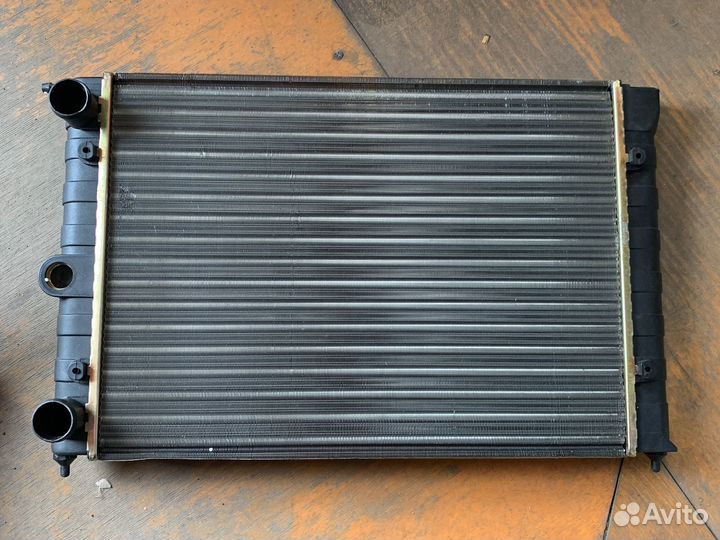 Радиатор двигателя на Passat B 3
