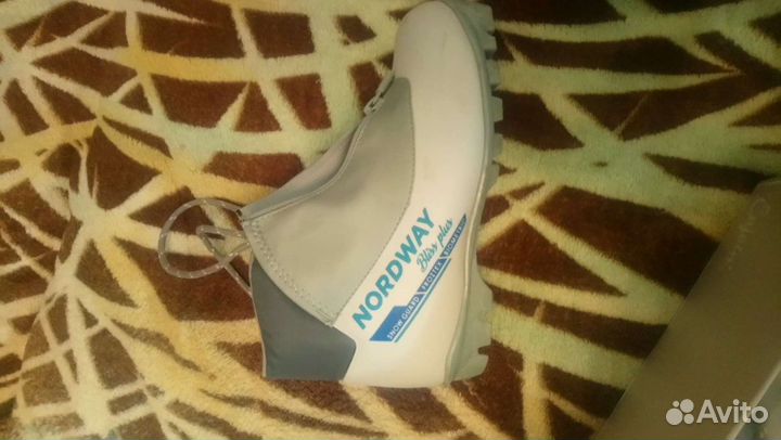 Лыжные ботинки