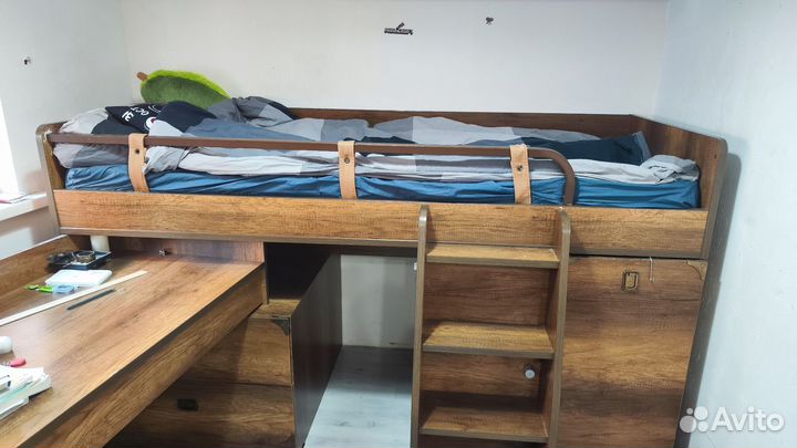 Комплект детской мебели, б/у