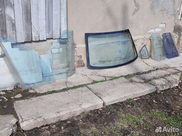 Стекло hyundai elantra 2002г,в