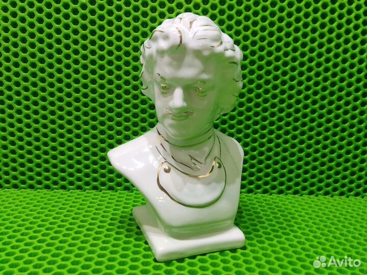 Фарфоровая статуэтка Петр 1