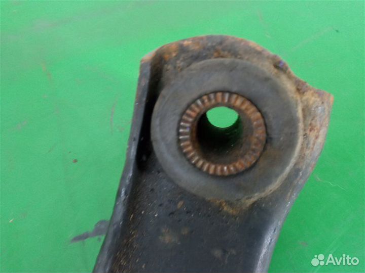 Рычаг подвески передний правый Mitsubishi Pajero