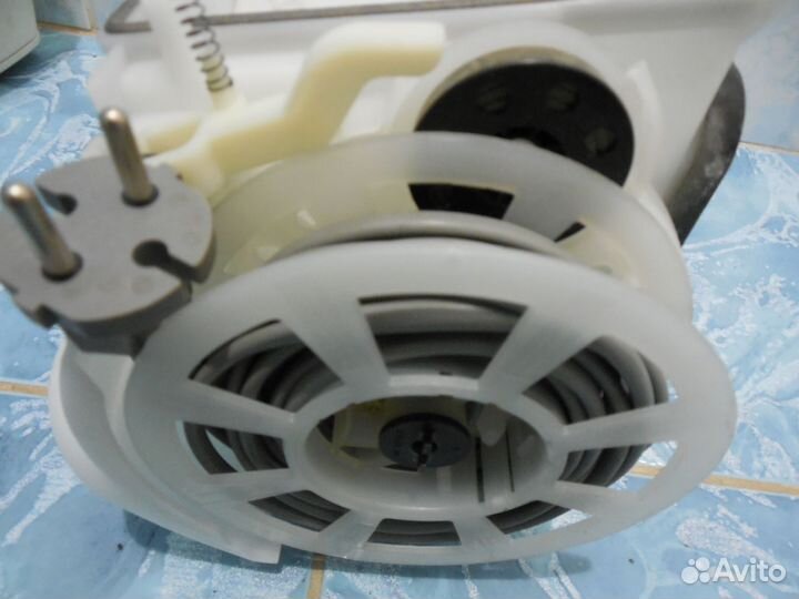 Неисправный пылисос по запчастям Мотор Щётка Шланг