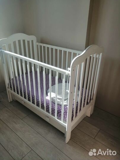 Детская кроватка и стульчик для кормления