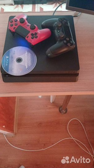 Игровая приставка ps4 slim 500