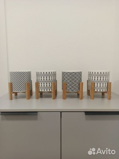 Кашпо керамическое на бамбуковой подставке