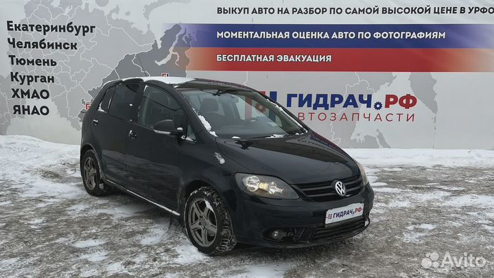 Крыло заднее левое Volkswagen Golf Plus (Mk5)
