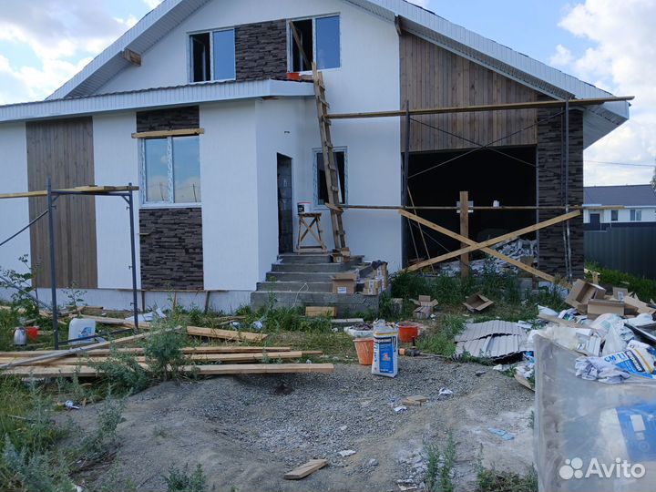 Строительные работы на даче, фасад, крыша, забор