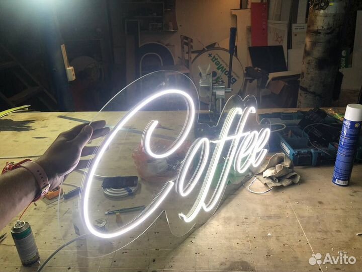 Неоновая вывеска