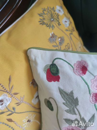 Подушка Zara, H&M вышивка Италия