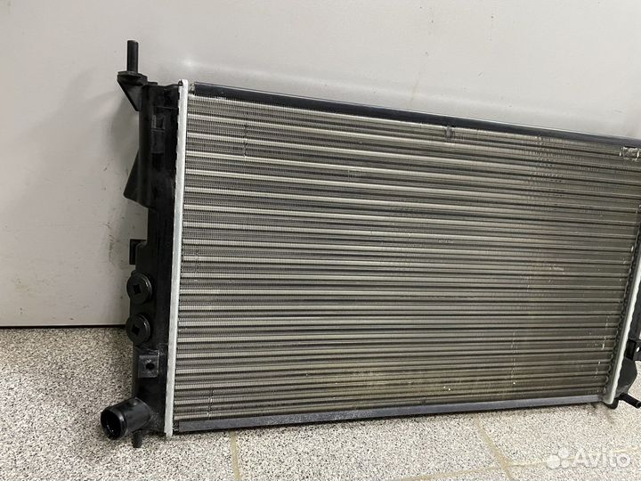 Радиатор охлаждения audi 80 b310-25043sx