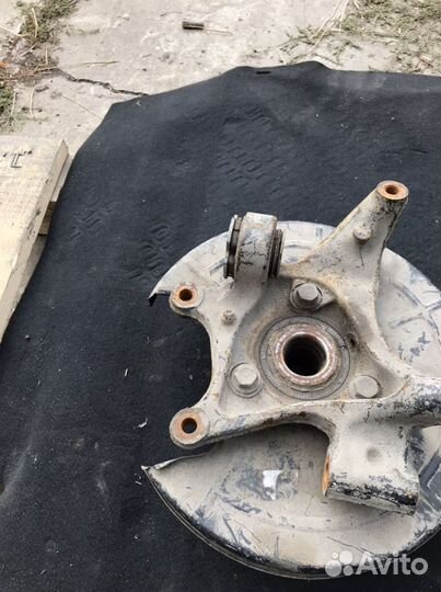 Кулак задний правый левый Опель Инсигния