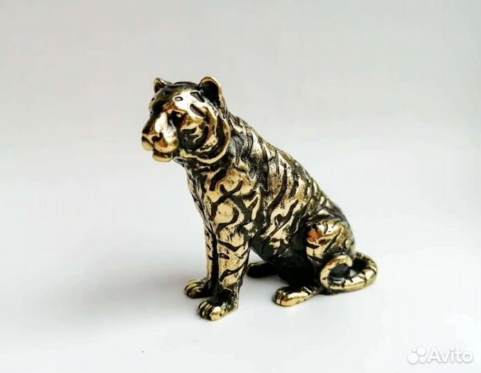 Фигурка тигра