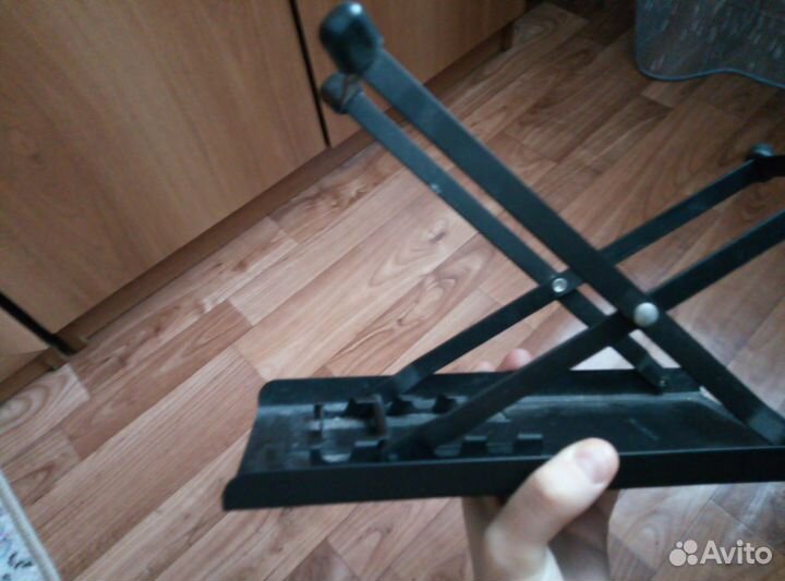 Складная подставка для ноги гитаристу