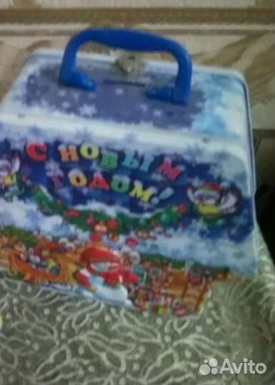 Большой,железный сундучок-копилка для подарка