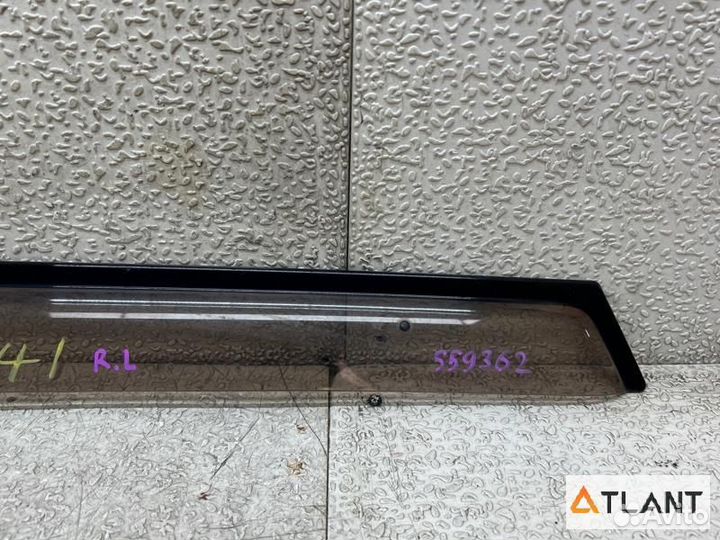 Ветровик задний левый toyota caldina