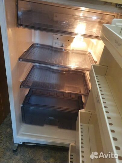 Холодильник elekta