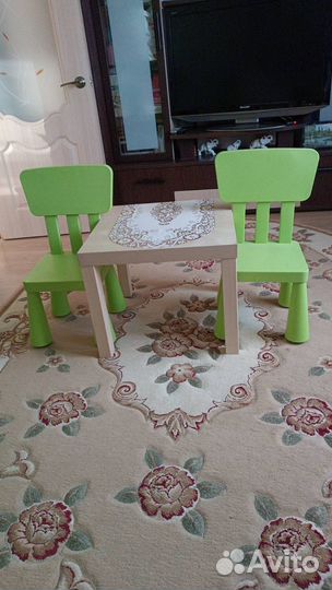 Продам детский стол и стулья IKEA