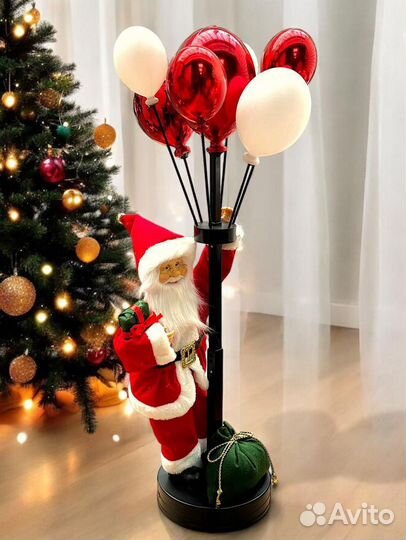 Новогодняя декорация Санта с шарами