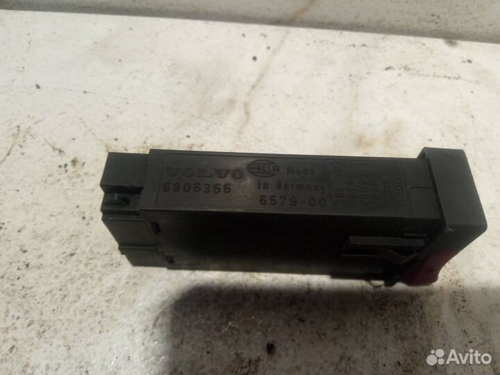 Кнопка аварийной сигнализации Volvo 850 1993