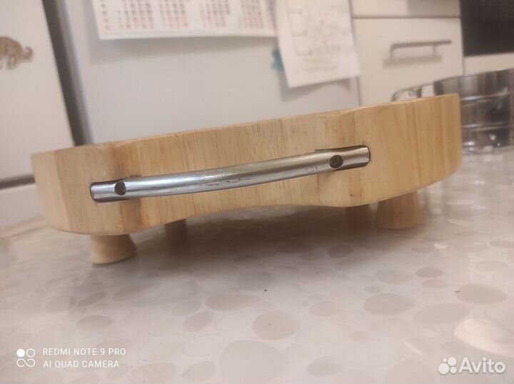 Подставка бамбуковая под горячее на ножках