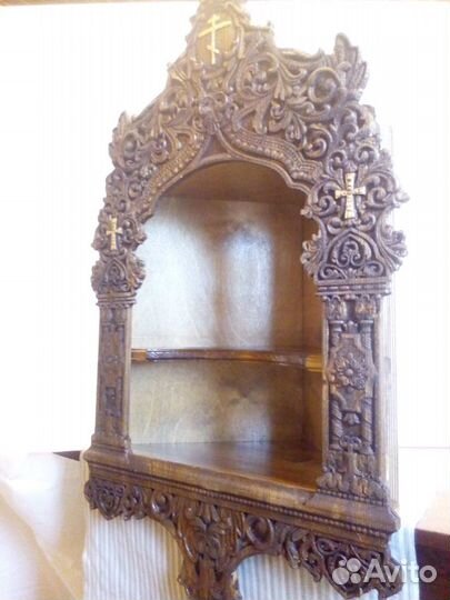 Резная полка под иконы киот