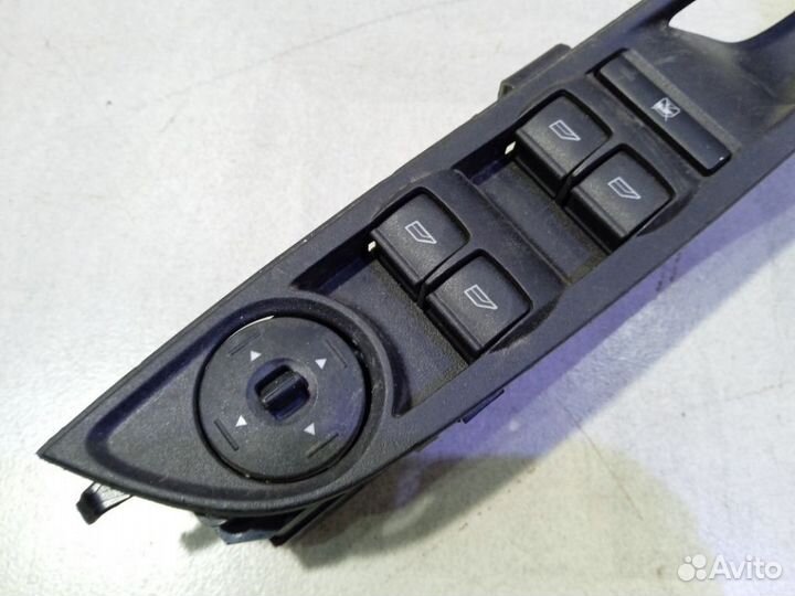 Блок управления стеклоподъемниками и зеркалами