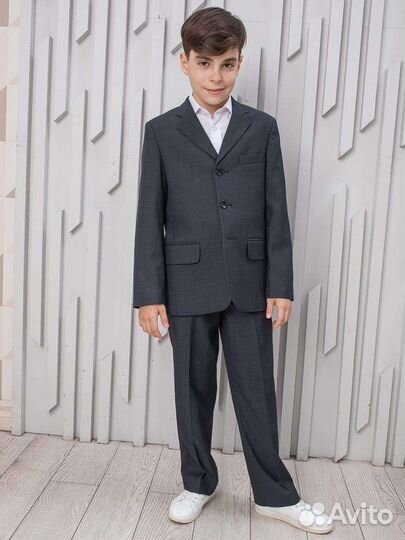 Школьный костюм новый 152 и 158