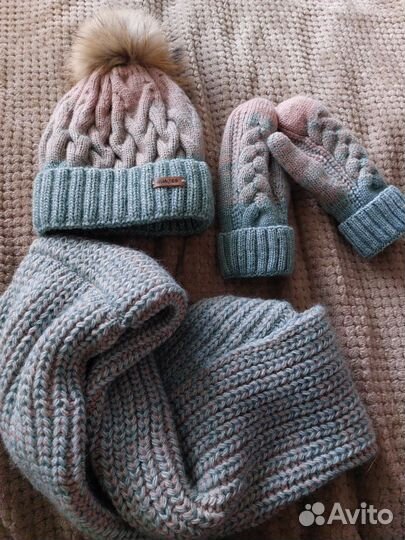 Новый комплект женский (снуд, шапка, варежки)