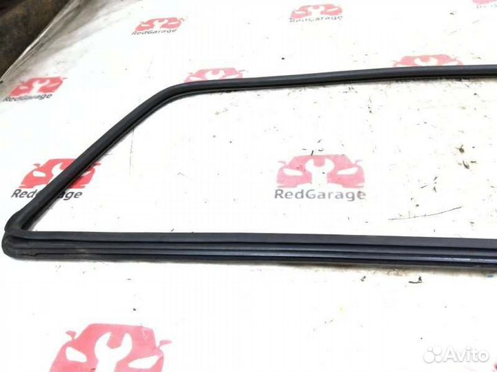 Уплотнитель стекла задний Mitsubishi L200 K34T