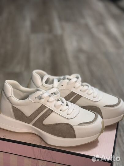 Кроссовки новые