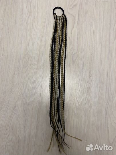 Резинка с косичками