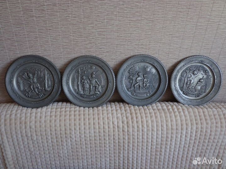 Коллекционные,настенные тарелки.Времена года.Олово