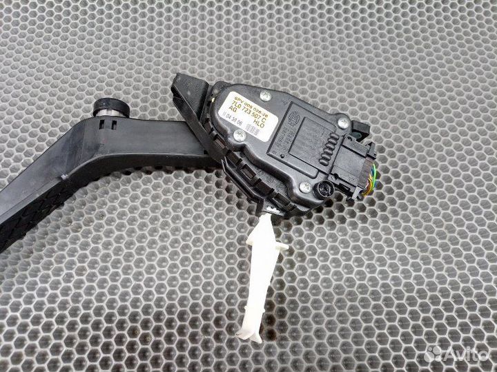 Педаль газа Volkswagen Touareg / Cayenne / Q7