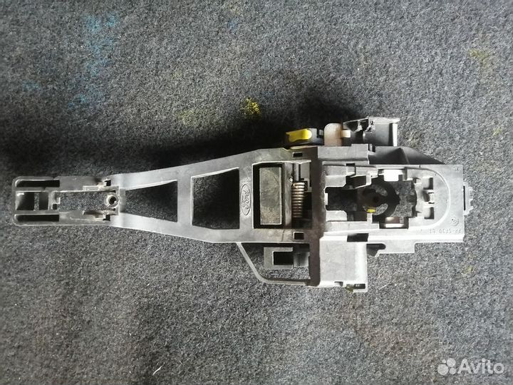 Основание ручки двери наружней левой Ford Focus 3