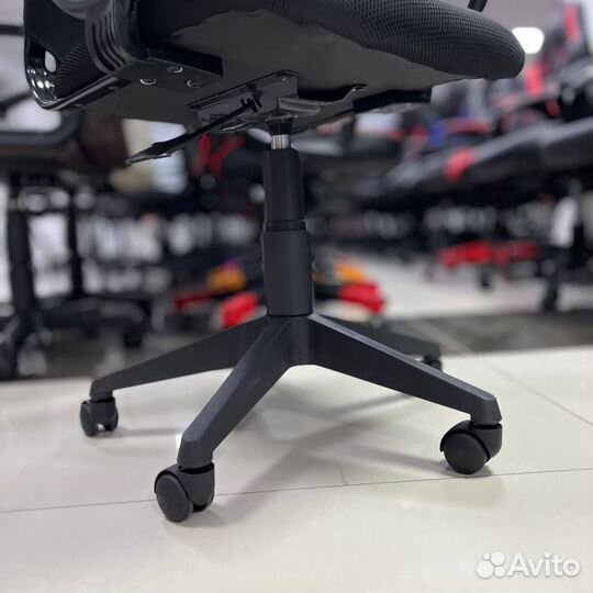 Офисное компьютерное кресло CH-599axsn