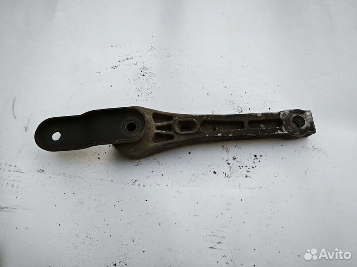 Задняя опора двигателя VW Passat CC 2.0 tdi