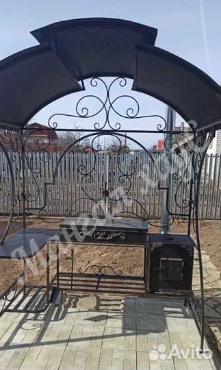 Мангал с крышей