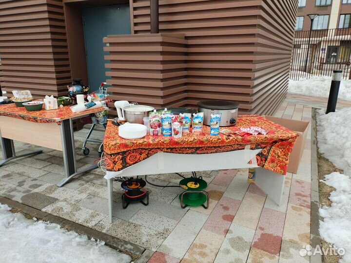 Чучело, чай, блины, на Масленицу