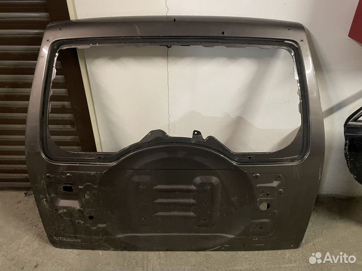 Крышка багажгика mitsubishi pajero 4