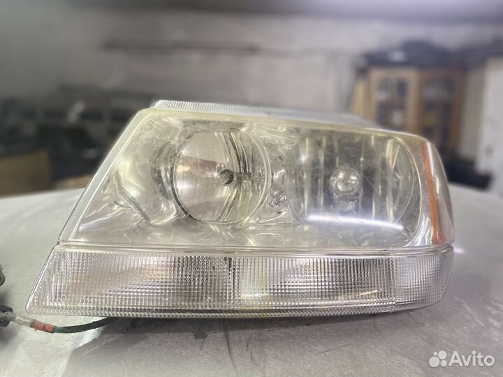 Фара Jeep grand cherokee