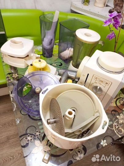 Кухонный комбайн в рабочем состоянии