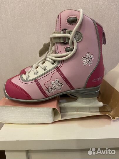 Коньки детские фигурные CCM, размер 33