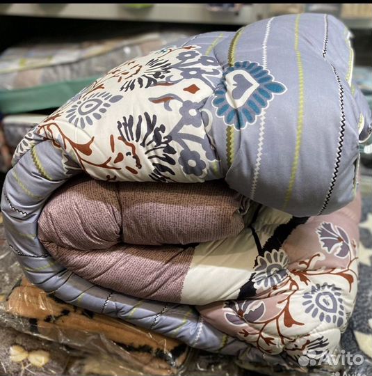 Одеяла из файбертекса,синтепуха,ватины-новые