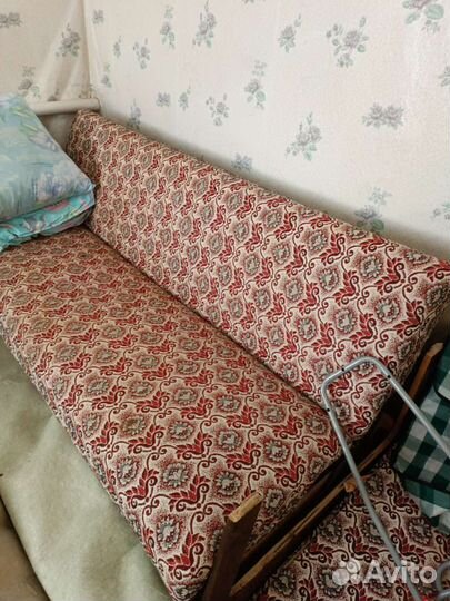 Кровати, диваны
