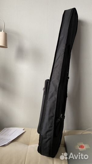 Плотный чехол для бас-гитары