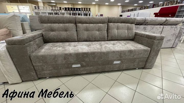 Коричневый диван