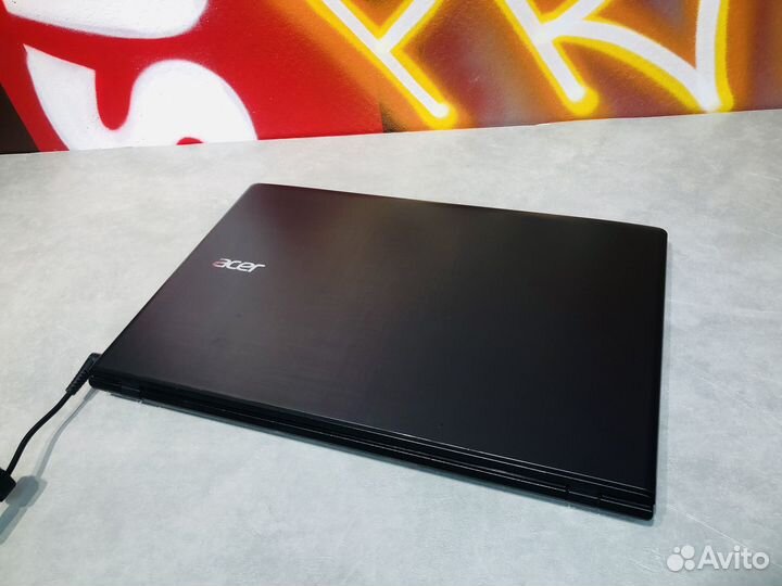 Acer E5-576 core i5 8gb/MX150/ram 8gb/ssd+hdd 1TB