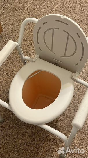 Кресло-туалет для инвалидов с ведром